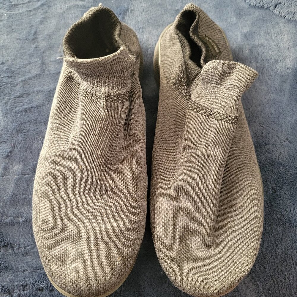 SKECHERS Women’s Charcoal Gray Goga Max Knit Slip On Shoe Sneaker Size 8.5